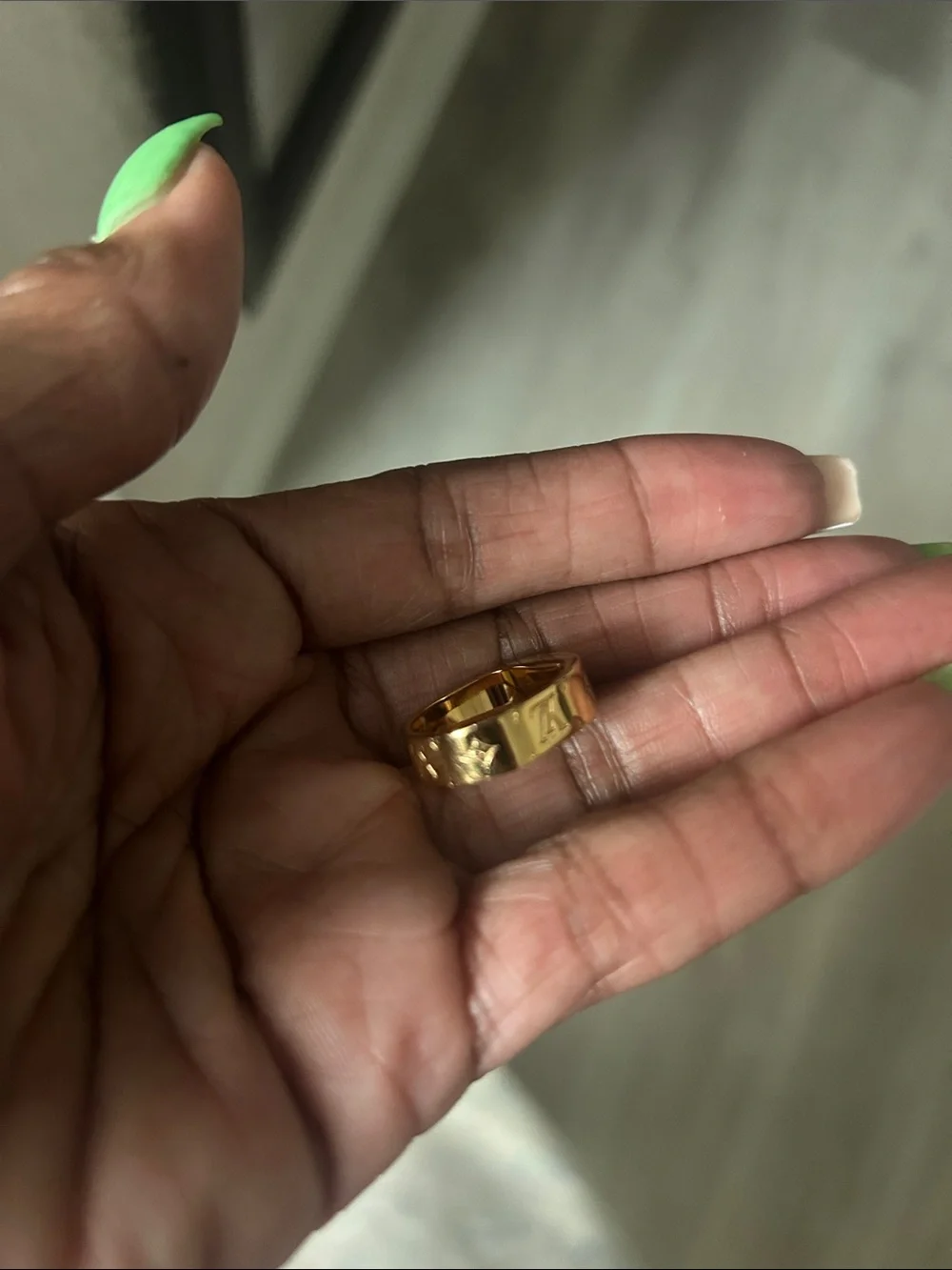 LV Two Tone semi square ring!!🥳🥳❌❌